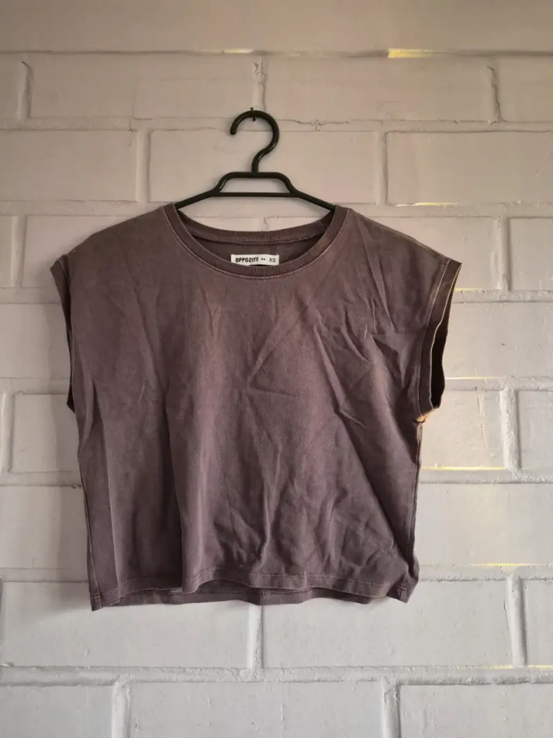 Polera sin mangas color morado - 1