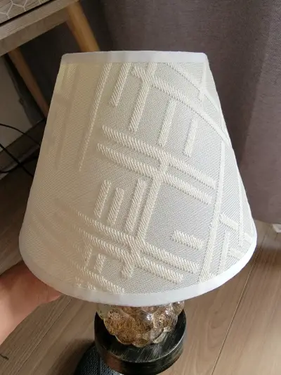 Lámpara de mesa con base de vidrio decorativa - miniatura 2