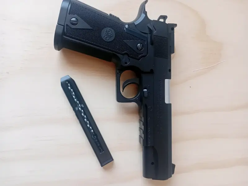 Pistola de aire comprimido negra con cargador - 1
