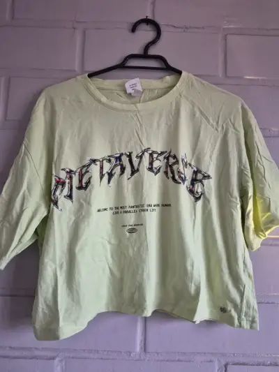 Polera verde con diseño - miniatura 1