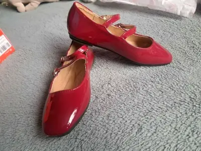 Zapatos de charol rojo para niña con doble correa - miniatura 2