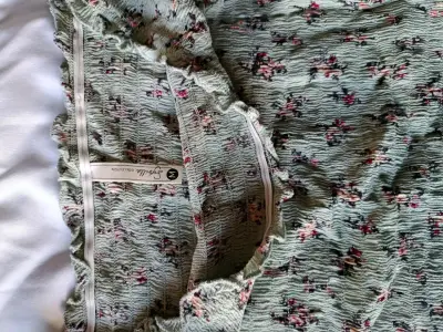 Vestido floral verde - miniatura 3