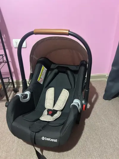 Silla de Auto Bebesit Negra con Manilla Ajustable - miniatura 1