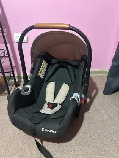Silla de Auto Bebesit Negra con Manilla Ajustable - miniatura 2