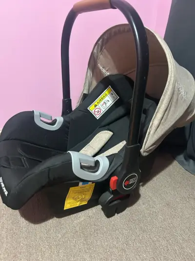 Silla de Auto Bebesit Negra con Manilla Ajustable - miniatura 3