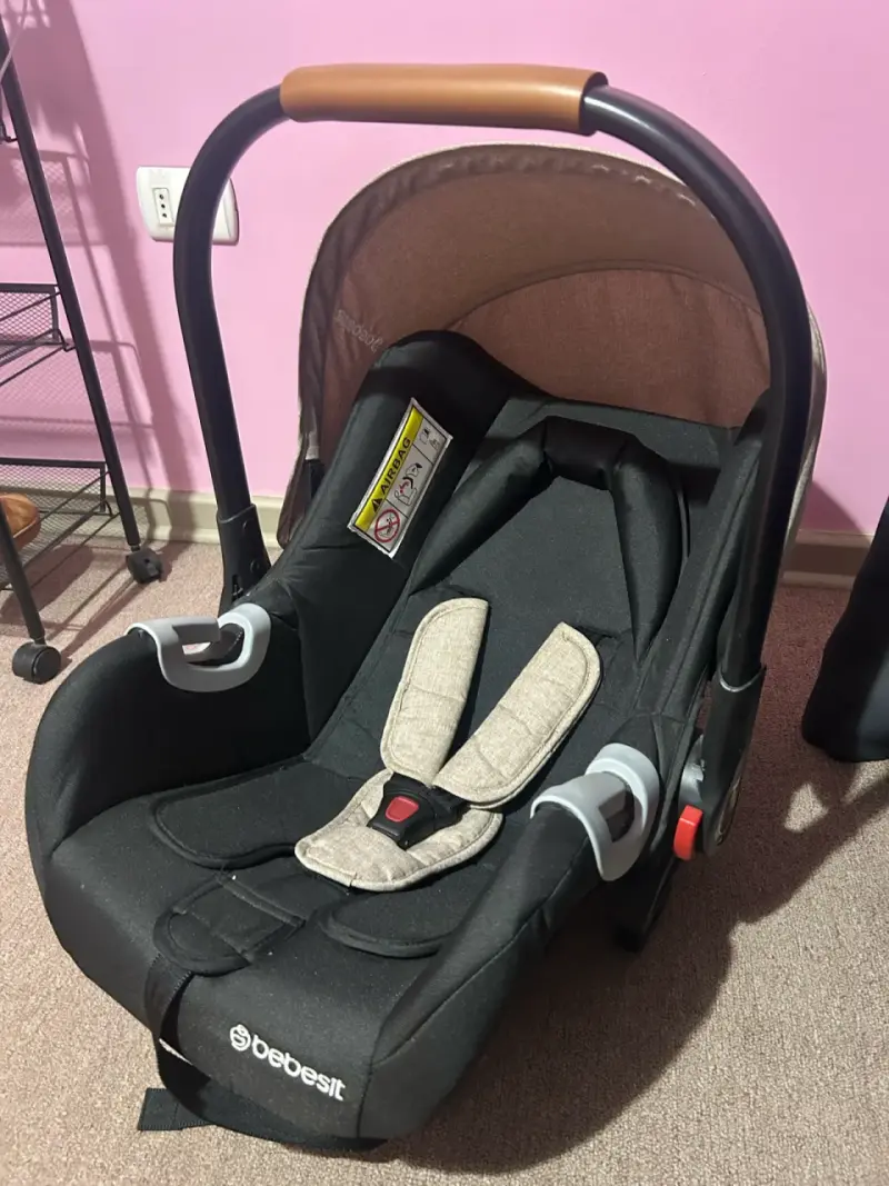 Silla de Auto Bebesit Negra con Manilla Ajustable - 4
