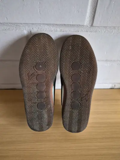 Zapatillas deportivas blancas con negro - miniatura 3