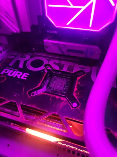 Tarjeta gráfica RADEON 7700xt 12 gb (usada) - miniatura 1
