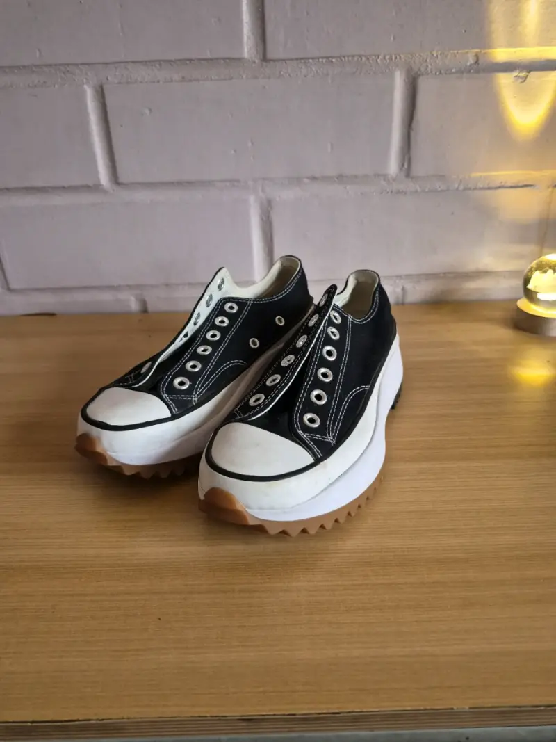 Zapatillas plataforma negras estilo casual