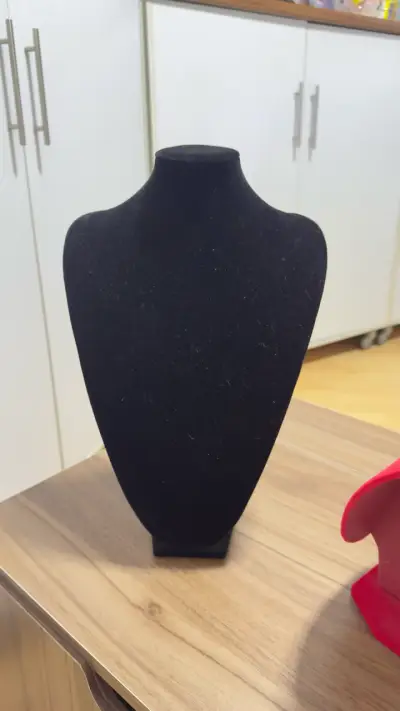 Exhibidor de joyas negro de terciopelo - miniatura 1