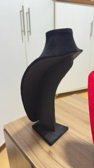 Exhibidor de joyas negro de terciopelo - miniatura 2