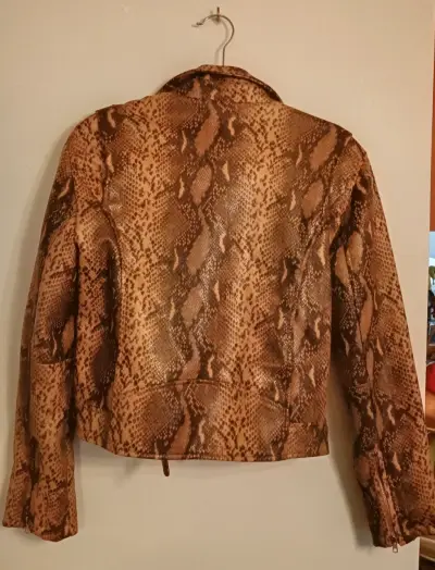 Chaqueta de cuero sintético con estampado de serpiente - miniatura 1