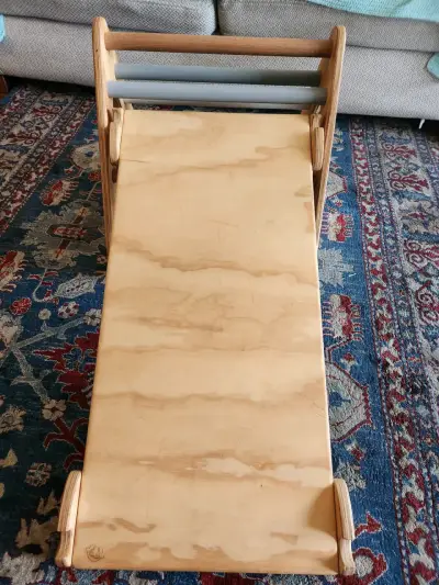 Rampa de madera para niños tipo Pikler - miniatura 3