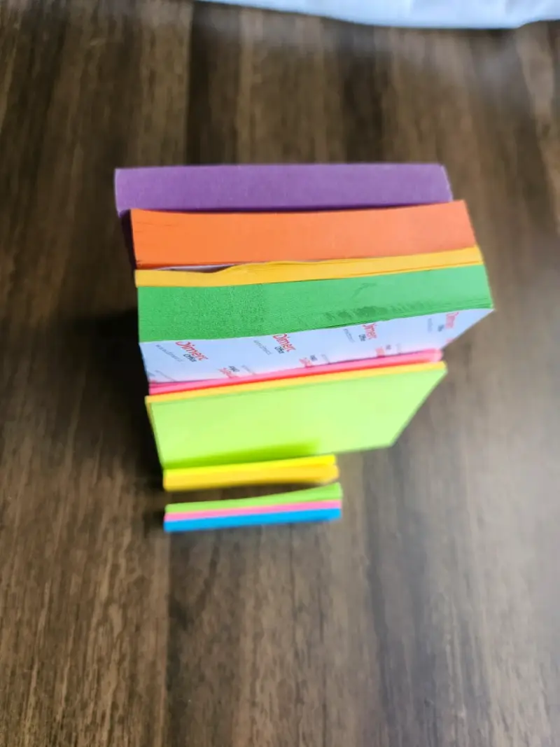 Set de notas adhesivas de colores variados - 4