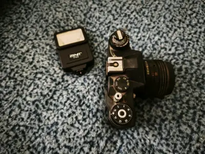 Cámara analógica Zenit 11 con flash - miniatura 2