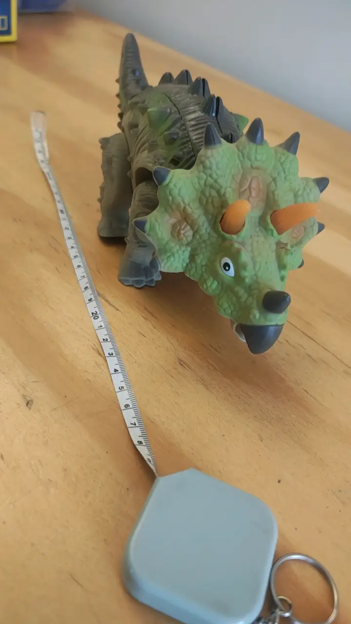 Dinosaurio Triceratops de juguete a pilas - 2
