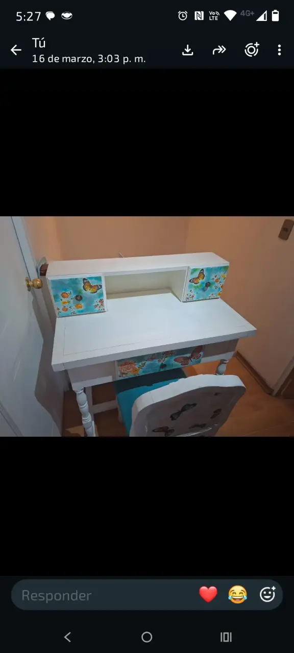 Escritorio infantil con silla y diseño de mariposas - 4