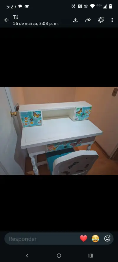 Escritorio infantil con silla y diseño de mariposas - miniatura 4