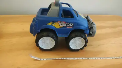 Camión de juguete azul Johnny Boy's Buggy Truck - miniatura 1