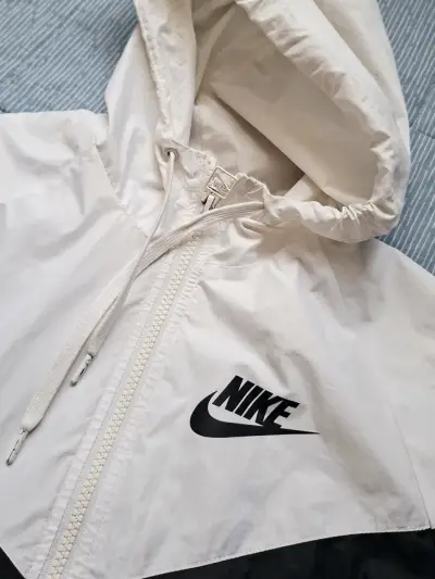 Cortaviento Nike Bicolor con Capucha - miniatura 2