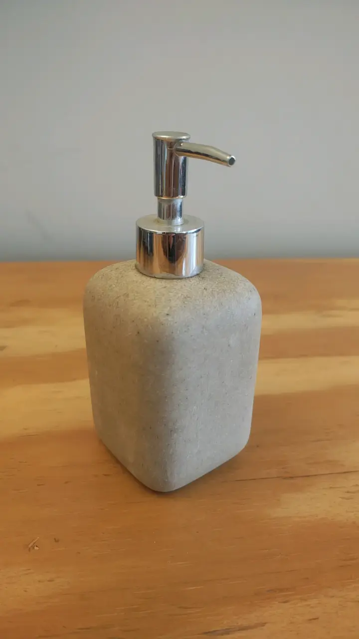Dispensador de jabón de cerámica gris