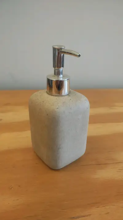 Dispensador de jabón de cerámica gris - miniatura 1