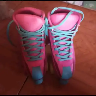 Patines de cuatro ruedas rosados y celestes - miniatura 1