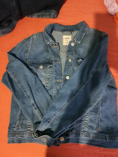 Chaqueta de mezclilla para mujer - miniatura 1