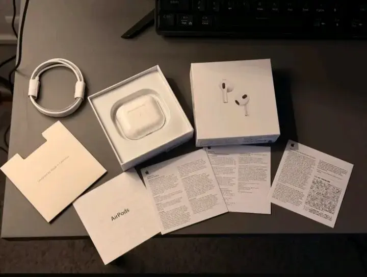 AirPods 3 con estuche de carga inalámbrica - 1