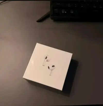 AirPods 3 con estuche de carga inalámbrica - miniatura 3