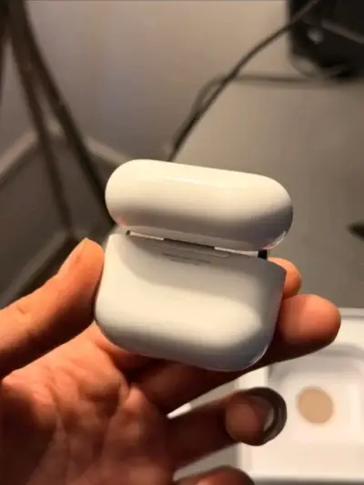 AirPods 3 con estuche de carga inalámbrica - miniatura 6