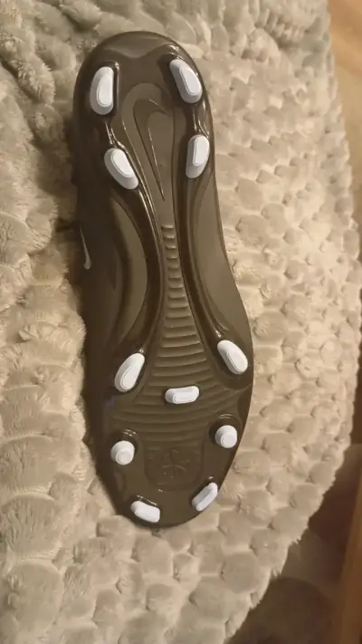 Botines de fútbol Nike negros con caja original - miniatura 2