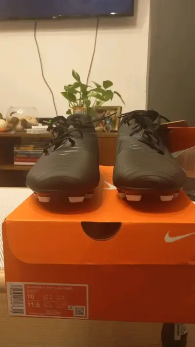 Botines de fútbol Nike negros con caja original - miniatura 3