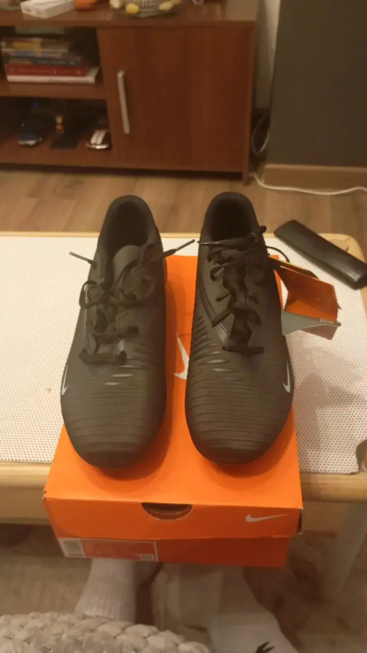 Botines de fútbol Nike negros con caja original - 4