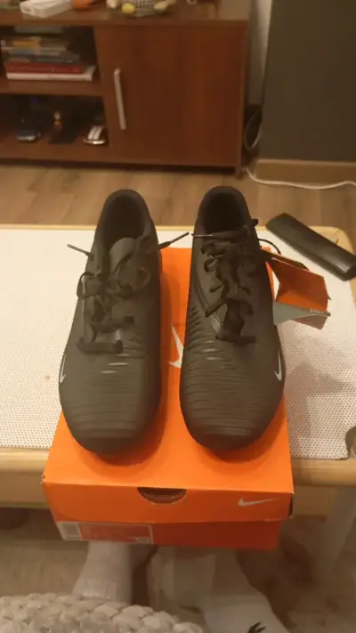 Botines de fútbol Nike negros con caja original - miniatura 4
