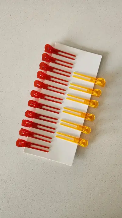 Set de pinzas plásticas retro vintage - miniatura 1