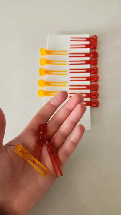 Set de pinzas plásticas retro vintage - miniatura 2