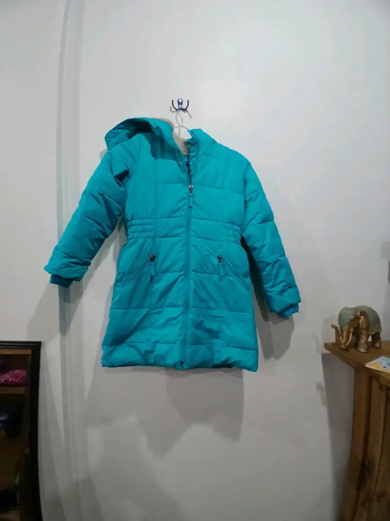 Abrigo infantil azul con capucha - 1