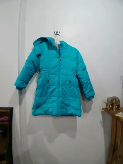 Abrigo infantil azul con capucha - miniatura 1