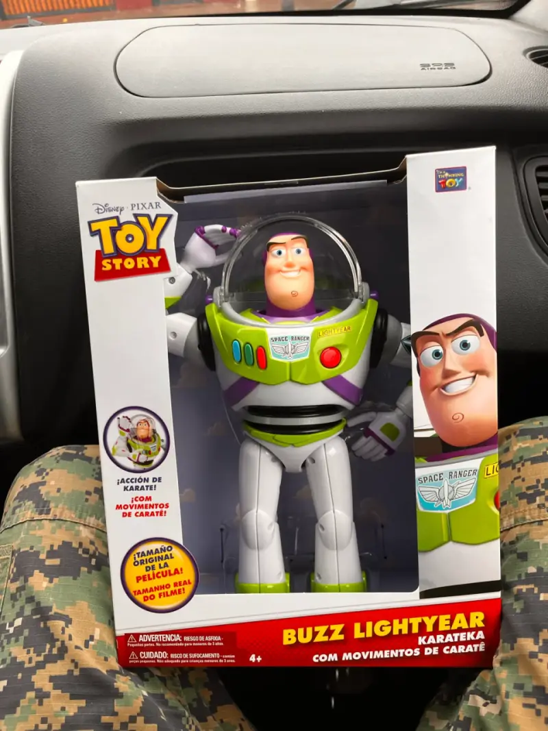 Figura de acción Buzz Lightyear con movimientos de karate - 1