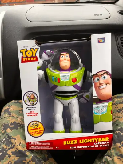 Figura de acción Buzz Lightyear con movimientos de karate - miniatura 1