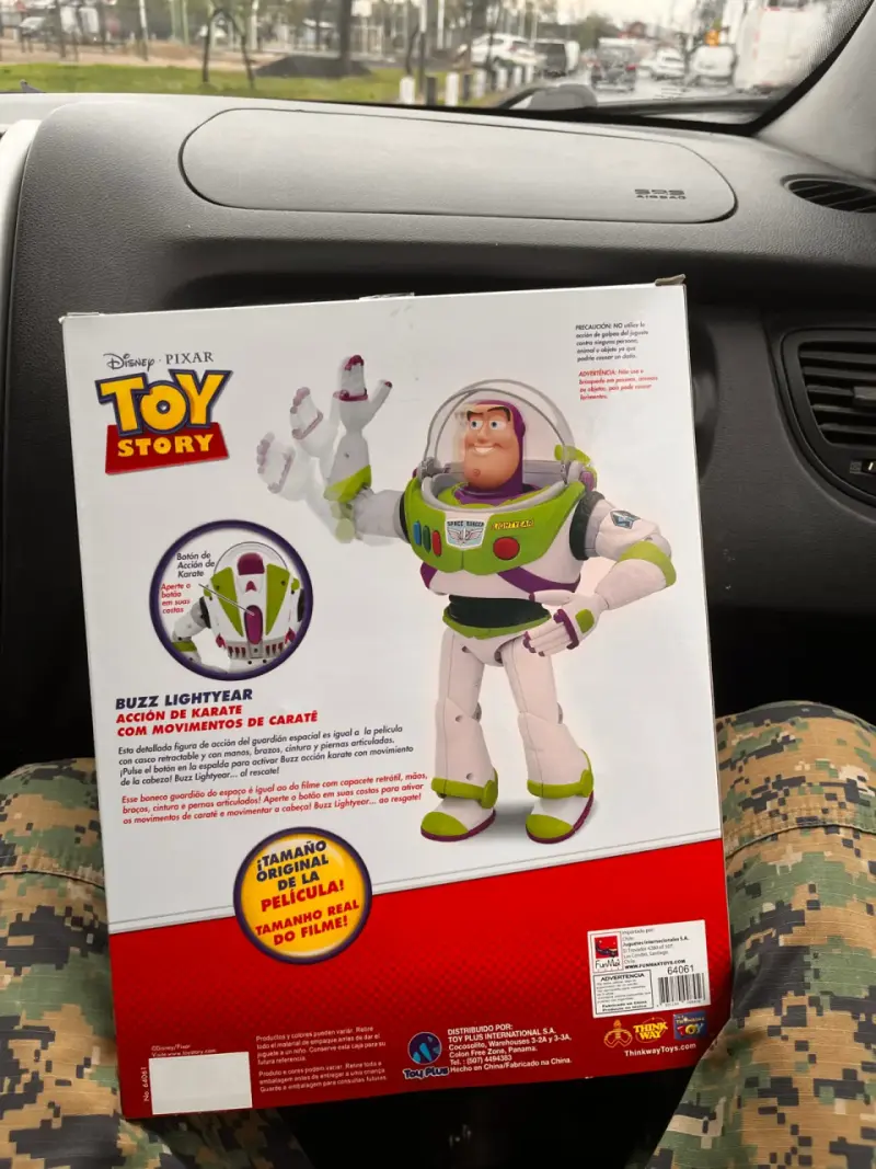 Figura de acción Buzz Lightyear con movimientos de karate - 2