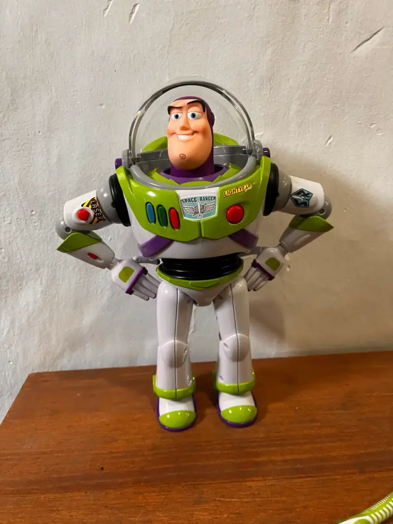 Figura de acción Buzz Lightyear con movimientos de karate - 4