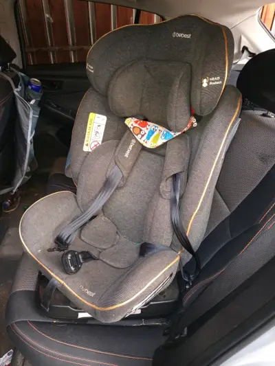 Silla auto bebe giro 360  con protección lateral - miniatura 5