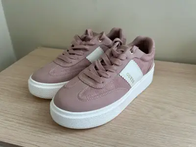 Zapatillas Guess rosadas de plataforma - miniatura 2