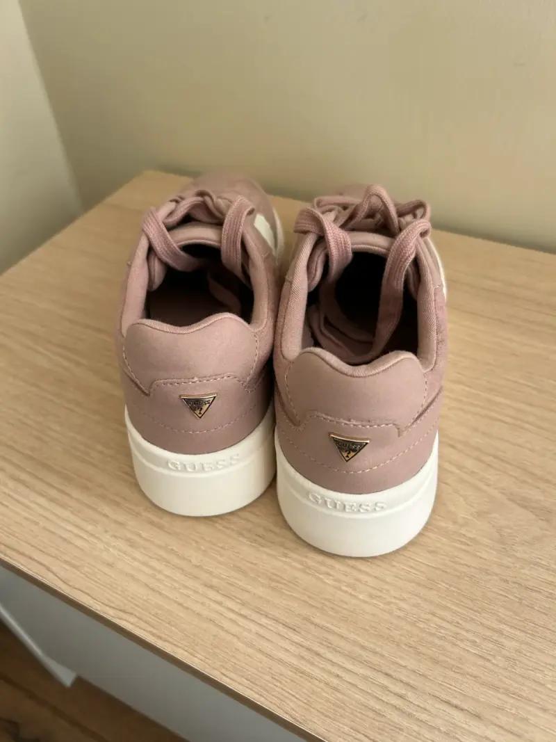 Zapatillas Guess rosadas de plataforma - 4