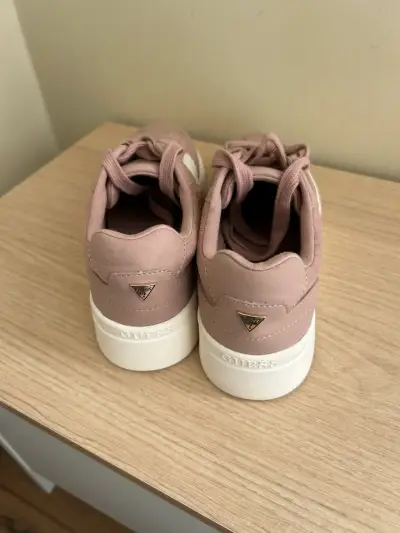 Zapatillas Guess rosadas de plataforma - miniatura 4