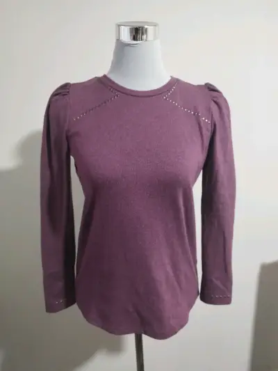 Polera morada con detalles de tachas - miniatura 1