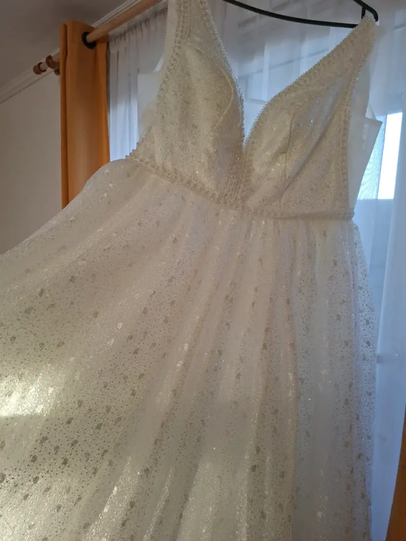 Vestido de novia blanco con encaje y brillo - 5