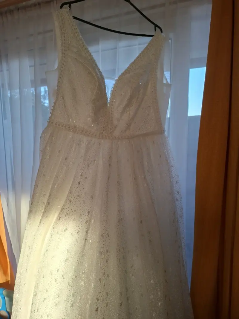 Vestido de novia blanco con encaje y brillo - 6